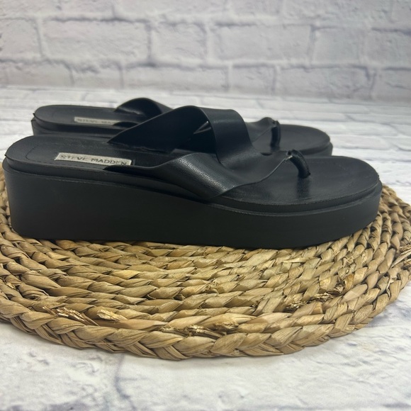 Steve Madden Black Leather Platform Sandals/Flip Flops. - Picture 4 of 10